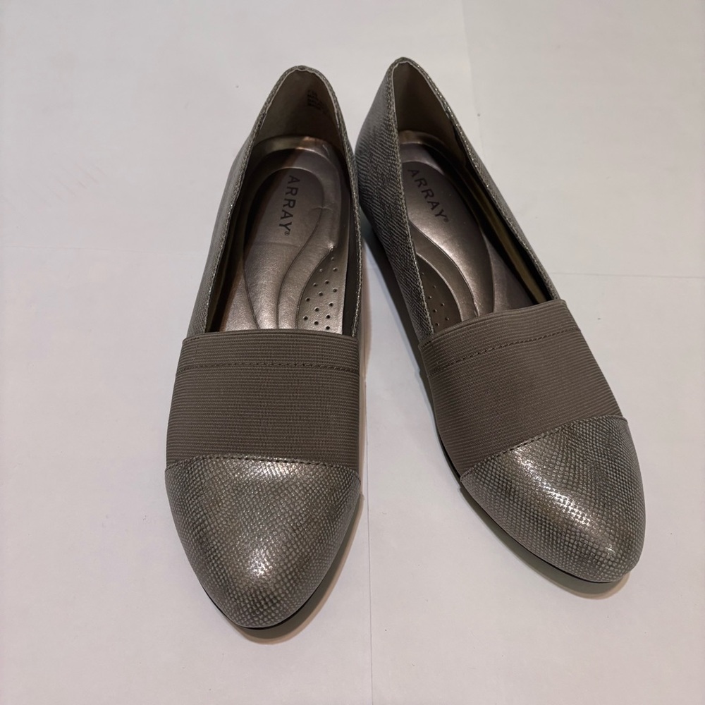 Array Women's Elegant Silver Flats